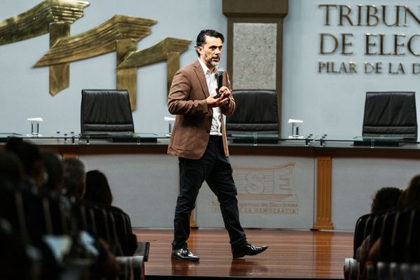 Allan Loría en Conferencia