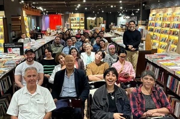 Allan Loría en Conferencia con Librería Sophos, Guatemala