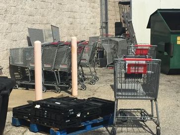 Grocery Stores Junk Outside , Broken Racks and Carts.  We can service these areas regularly !