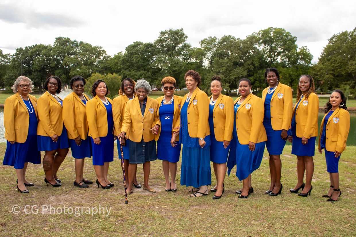 2022-2024 Executive Board featuring Chapter Founder Soror Georgia Harris and Soror Lillie Philson.
