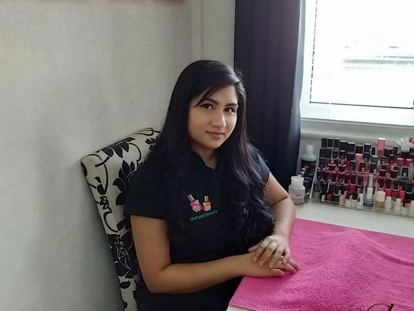 Woman sitting at a table in a beauty saloon