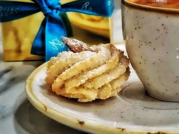 Ground almond, white egg and sugar.