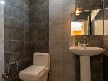 Deluxe Room washroom