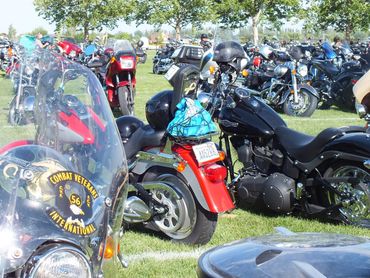 A multiple bike on the ground