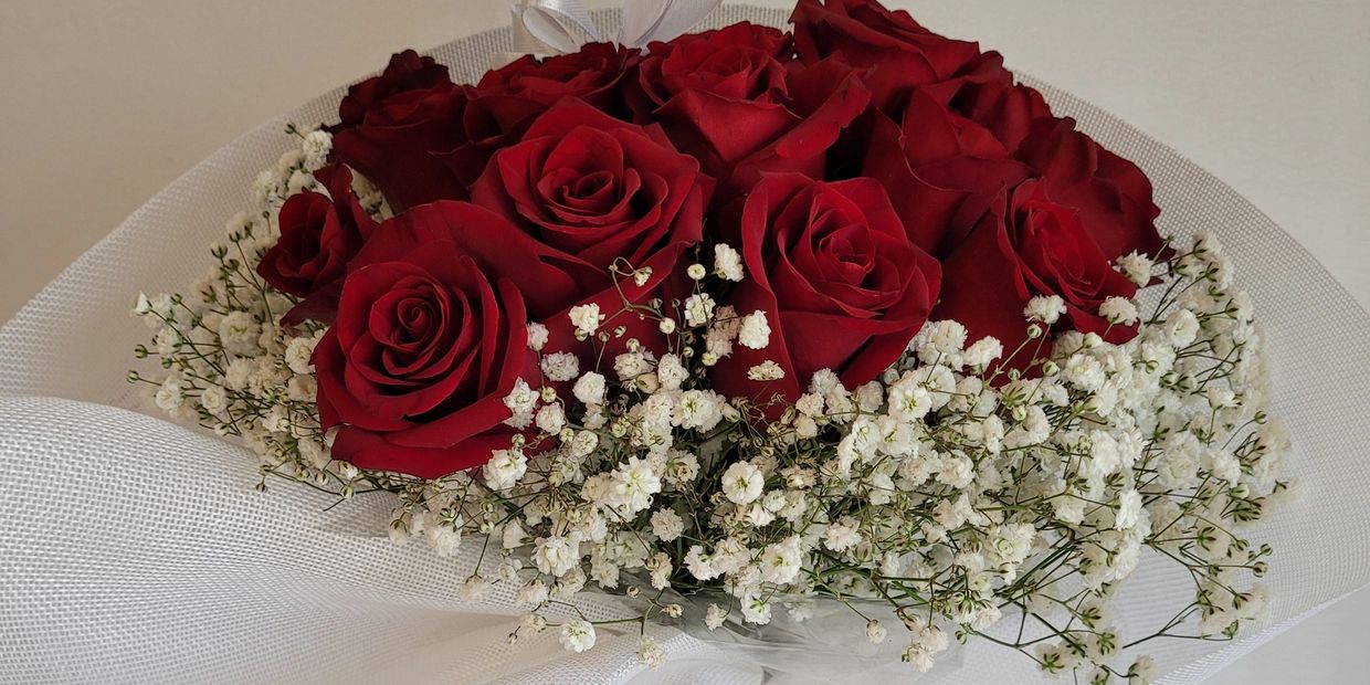 Red roses floral arrangement