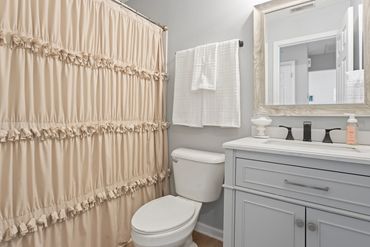 Guest bathroom with shower/tub combo