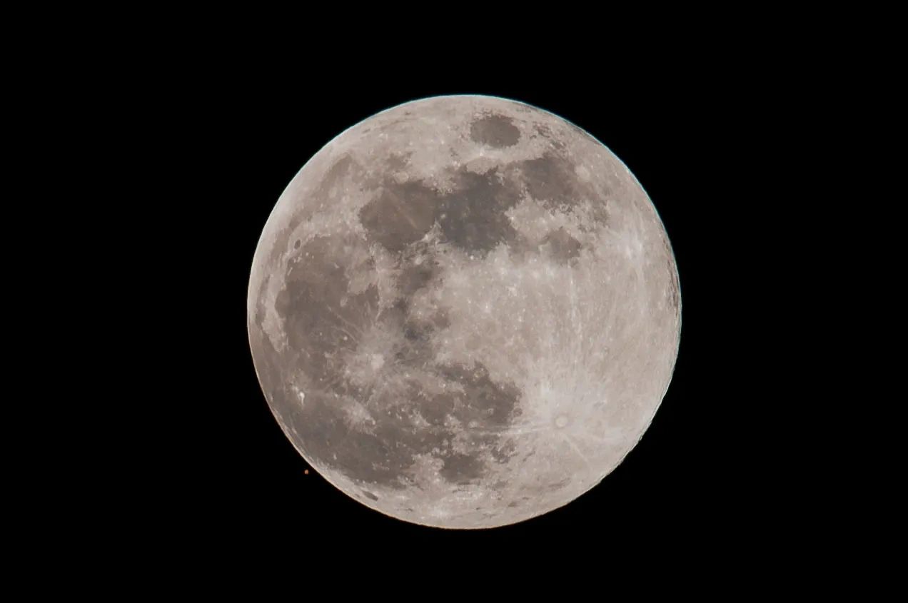 Mars going behind the full moon.