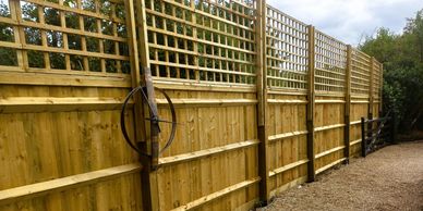 Closeboard Fence Barnack with Trellis