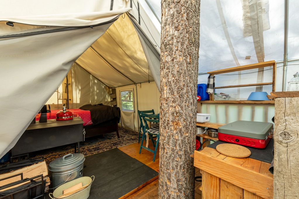 outdoor kitchen