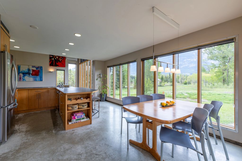 Dining for up to 10