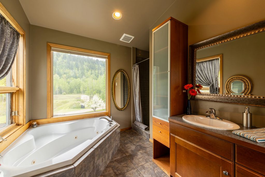 Ensuite for Master Bedroom,separated by a cu rtain