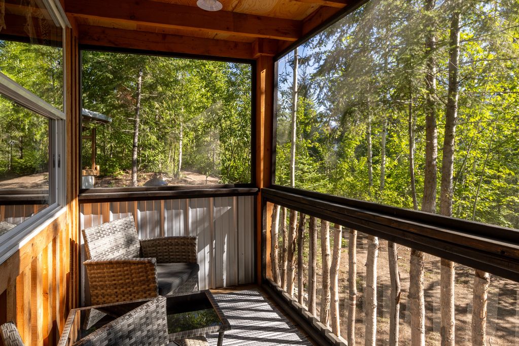 screened in porch