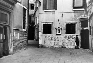 #SFPH006 - Courtyard - Venice, 1982
8"x10" - $250
11"x14" - $350
16"x20" - $450
*Matte Optional