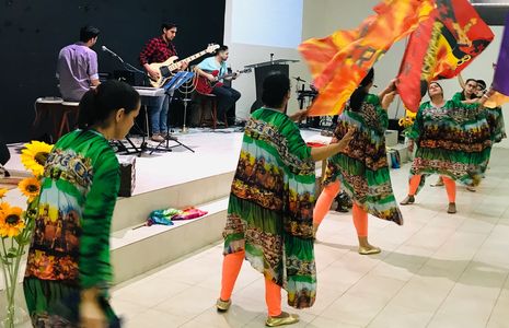 WORSHIP IN GUAYAQUIL, ECUADOR