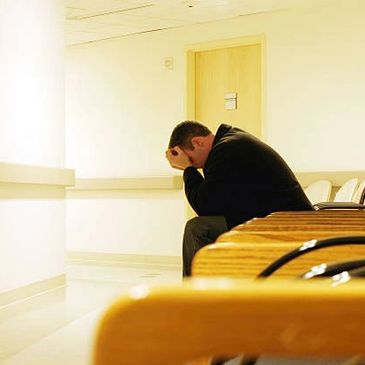 Attorney in courtroom presenting evidence in front of judge and jury (ALT: "Arkansas personal injury