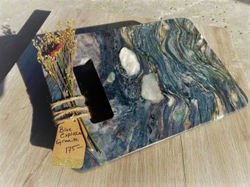 A picture of a beautiful tile with dried up flowers