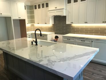 A picture of a marble finished table in the kitchen