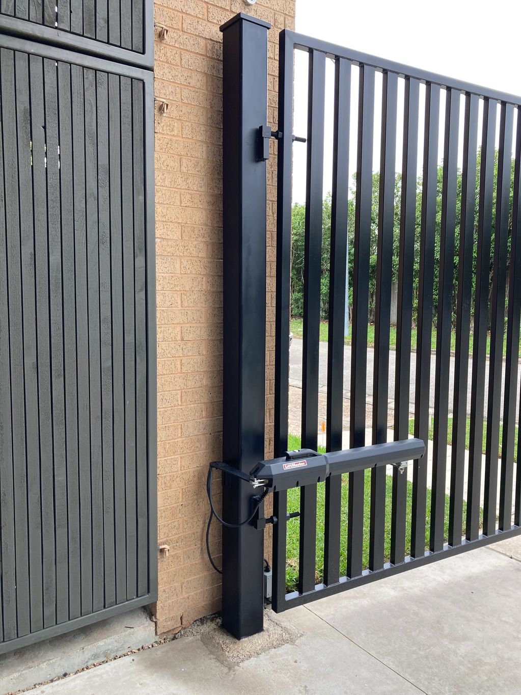 Liftmaster LA500 gate opener installed in Texas City, TX | A-1 Access & Fence