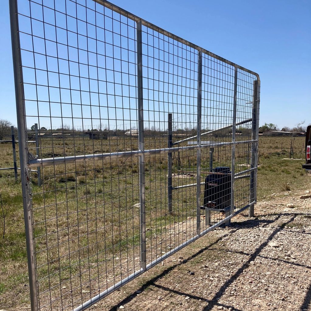 Liftmaster CSW24UL installed on cattle mesh swing gate in Santa Fe TX | A-1 Access & Fence