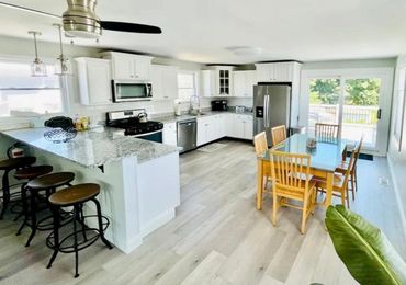 Vacation Rentals in Cape May premier rental - the Bay Breeze - Kitchen Bar Area