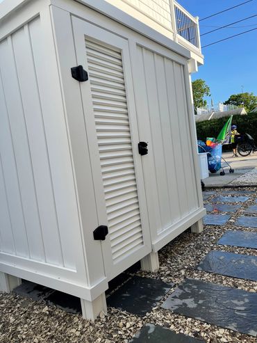 Vacation Rentals in Cape May premier rental - the Bay Breeze - Custom Outdoor Shower