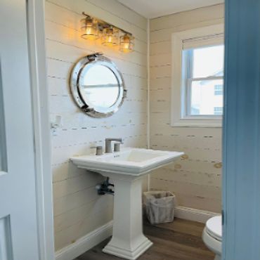 Vacation Rentals in Cape May premier rental - the Bay Breeze - Upstairs Bathroom