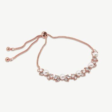 Bordeaux
Pretty, delicate and dainty. Modern, leafy styling captured in a simple design