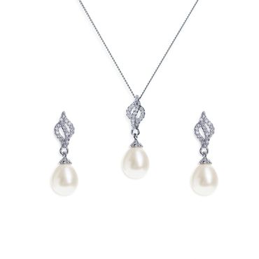 Lisbon Jewellery Set
The Lisbon Pendant Set is a very sophisticated design