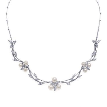 Waterlily
This necklace is a very pretty floral design.