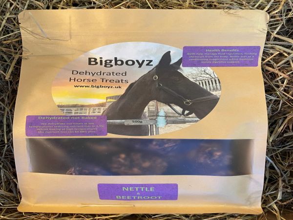 Bigboyz dehydrated horse treats with nettle and beetroot for digestive support.