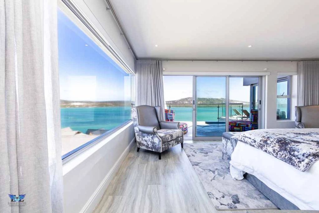 Master Bedroom with Sea view