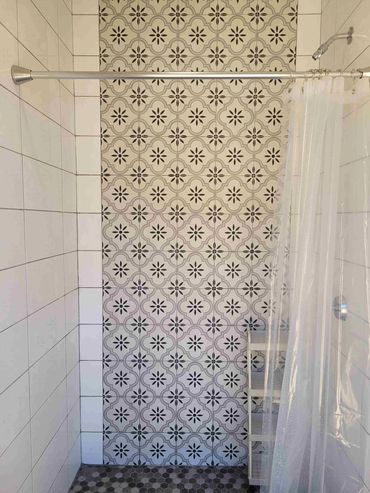 Shared Shower To All Guests