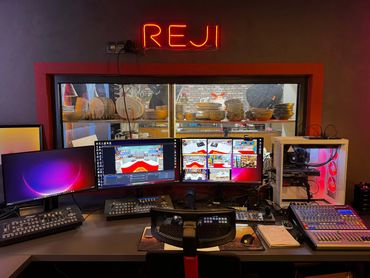 profesyonel görüntü sistemleri ile donatılmış 4K reji ve kurgu stüdyosu