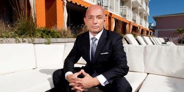 Anthony Melchiorri of Hotel Impossible, backs the Bed Phrame Lift