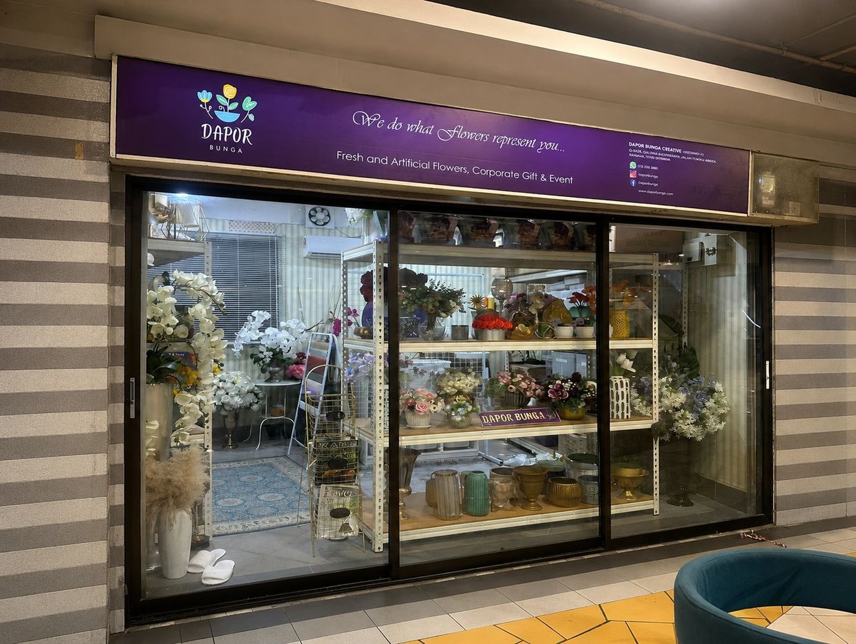 Exterior view of Dapur Bunga flower shop