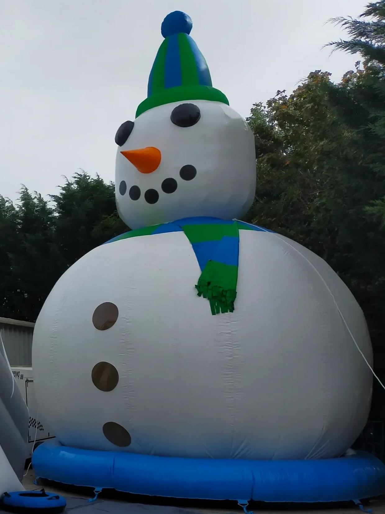 Snowman bouncy castle,
Snow man inflatable