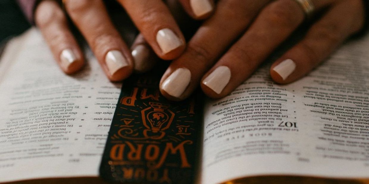 Image of a Proverbs 31 woman. Is she an independent thinker, unchurched believer or a progressive?