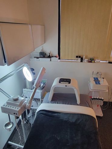 LED light therapy machine