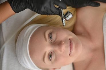 woman face enjoying the oxygen infusion wand  on the DermeLuxx machine