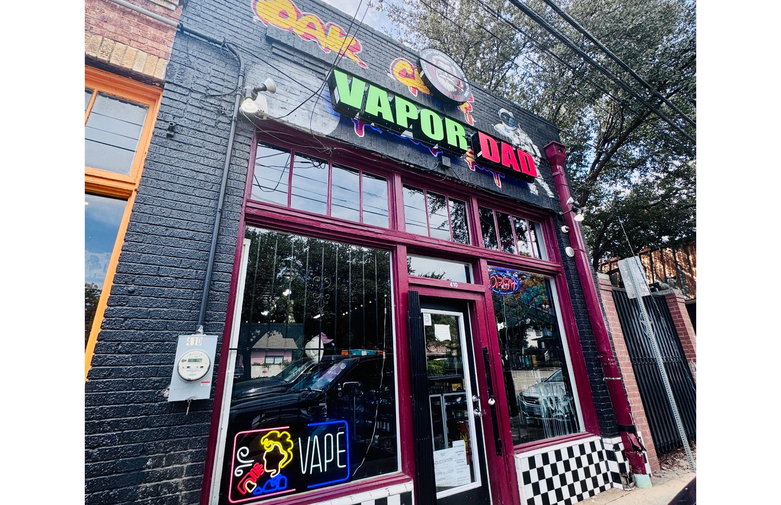 Vapor Dad Bishop Ar ts (Dallas) smoke shop storefront