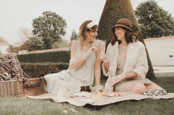 Having a 1920s picnic in the Cotswolds