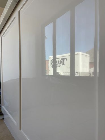 white gloss kitchen cabinets