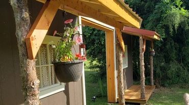 The front of Little Creek Opry House