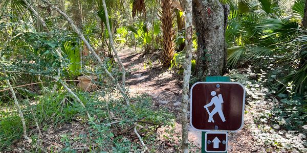 Trailhead to hiking trail at Kathryn Abbey Hanna Park