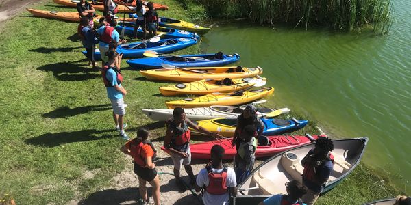 Jacksonville Zoo W.I.L.D. program participants preparing to kayak at Hanna Park