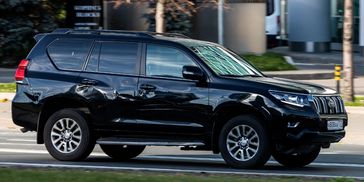 Clean sparkly black car - exterior