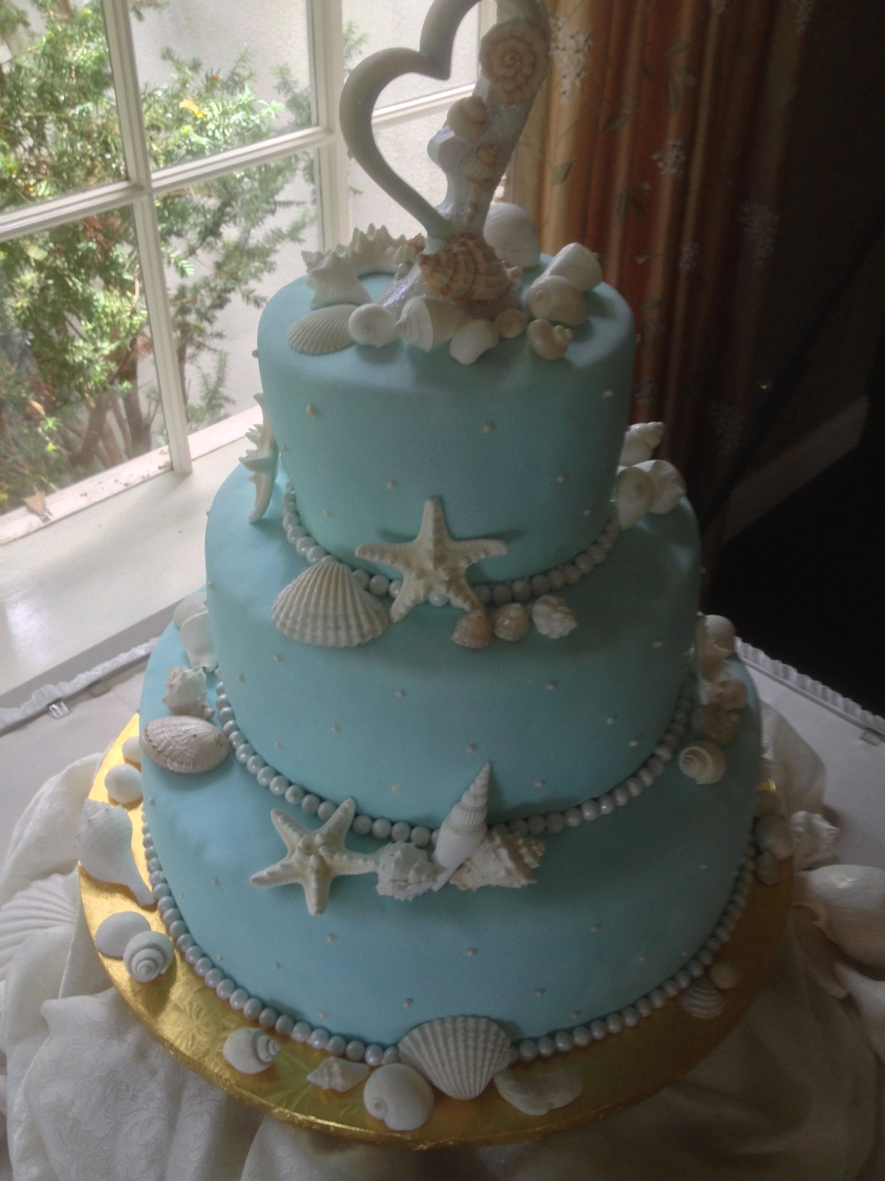 A seaside wedding cake