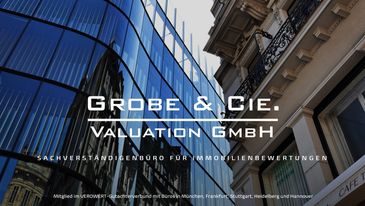 Firmenlogo von Grobe & Cie. Valuation GmbH an einem Gebäude.