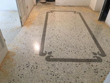 Pavimento in seminato con fascia interna