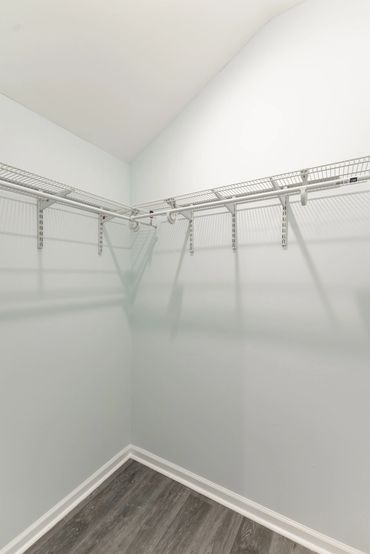 Walk in Closet - Elk River Community